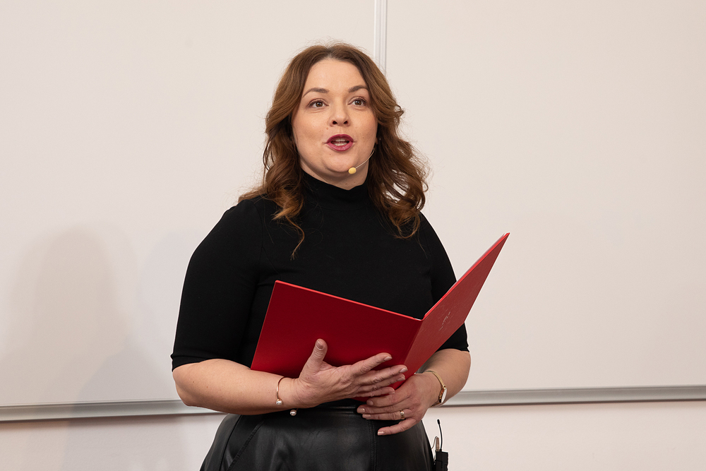 Povezovalka viš. pred. Alenka Matjašič